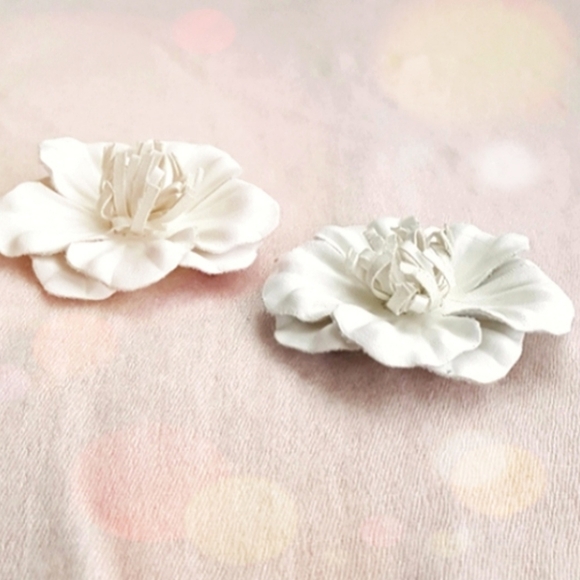 Leather Flowers Bobby Pin Hair Bridal White Tropical Tiki Hawaiian - Picture 2 of 7